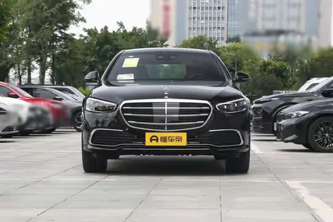 2026款奔驰S级上市：降价减配平衡术下的豪华旗舰生存战